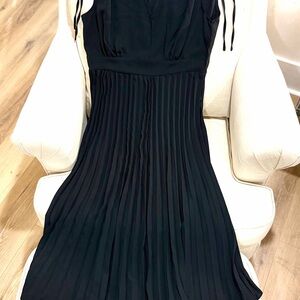 Chic Black Sleeveless Midi Dress
